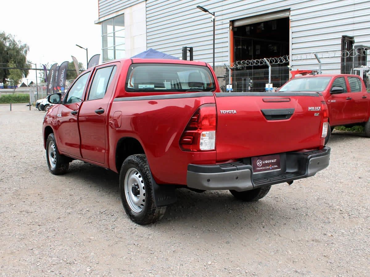 2023 Toyota Hilux 4x2 Rojo - Miniatura 6