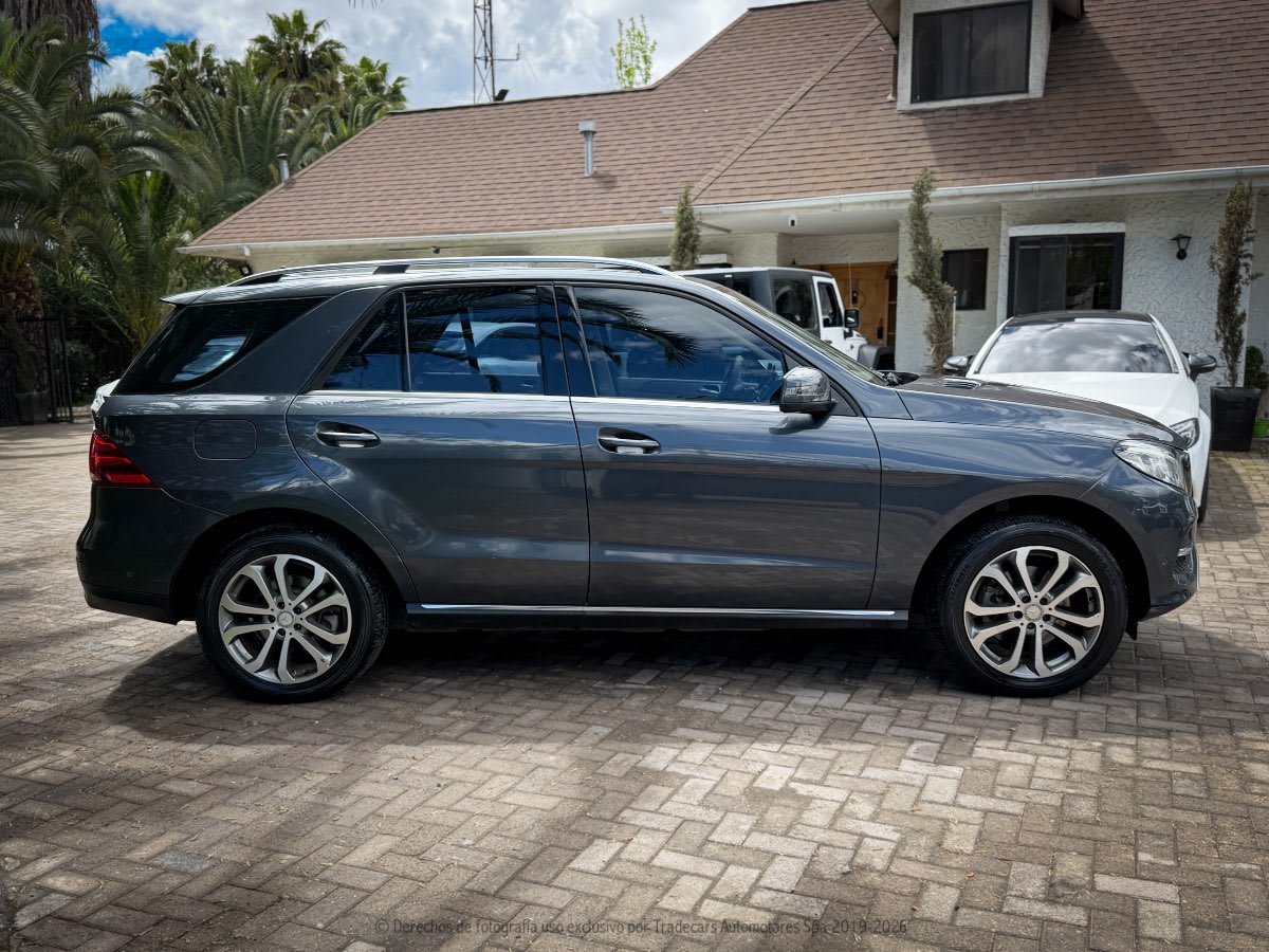 2016 Mercedes-Benz GLE 250D 4MATIC Gris - Miniatura 3