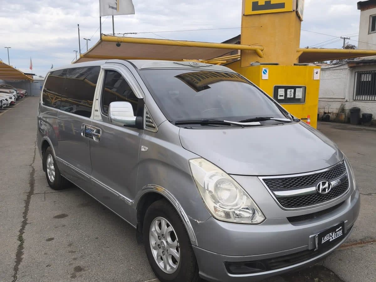 2011 Hyundai Grand Starex 2.5 CLASE B Plata - Miniatura 2