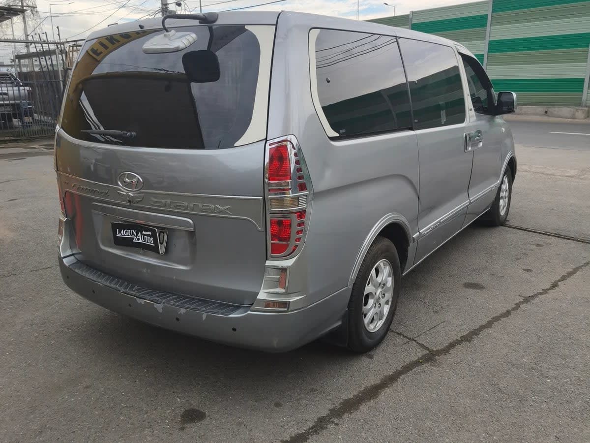 2011 Hyundai Grand Starex 2.5 CLASE B Plata - Miniatura 4
