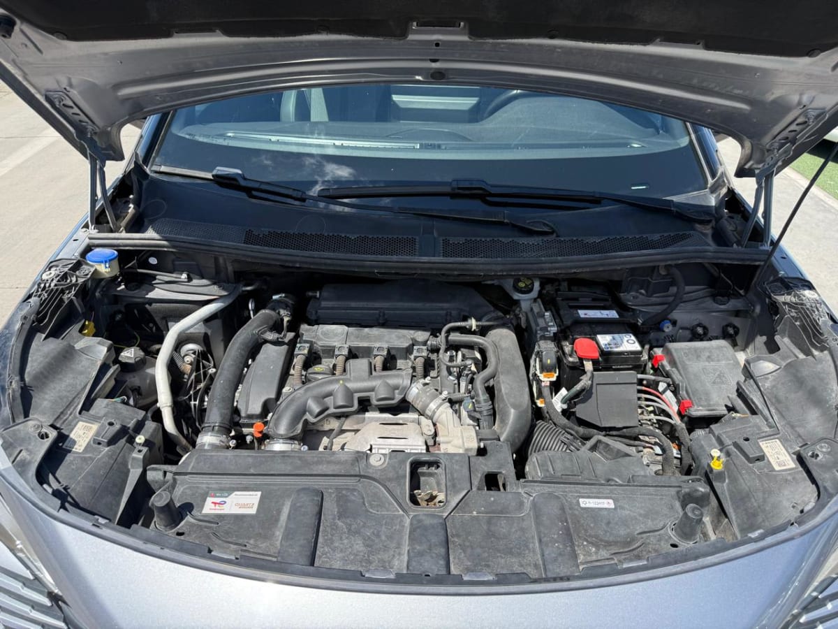 2025 Peugeot 3008 THP 165hp Gris - Miniatura 9