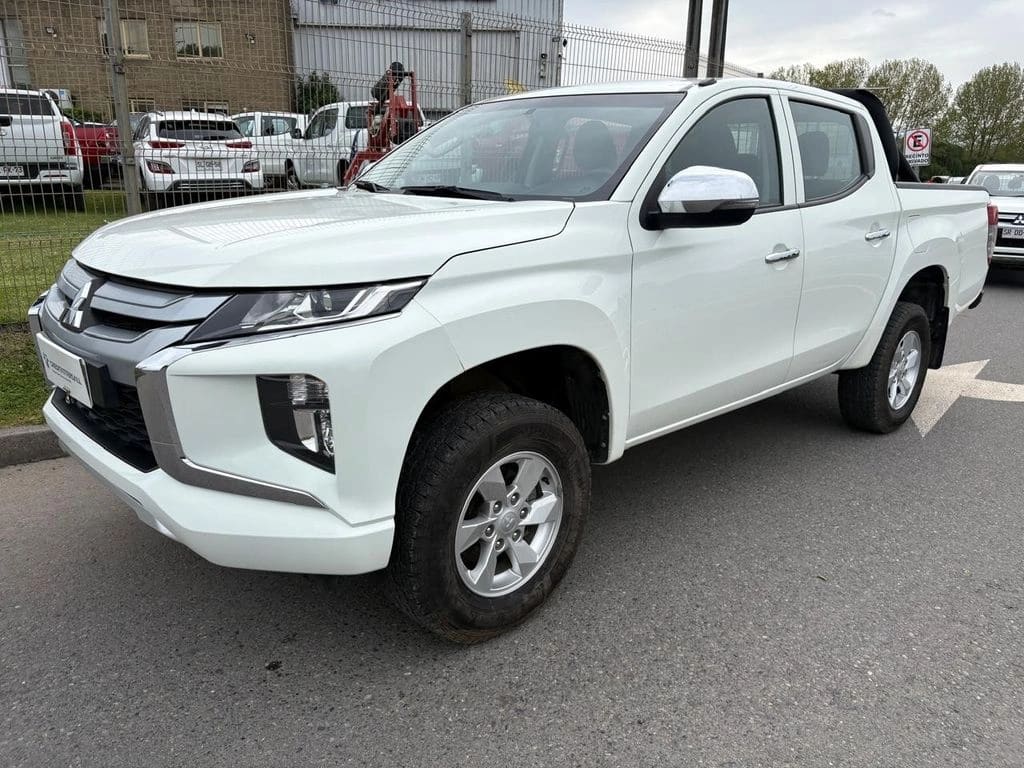 2023 Mitsubishi L200 KATANA - Imagen 1