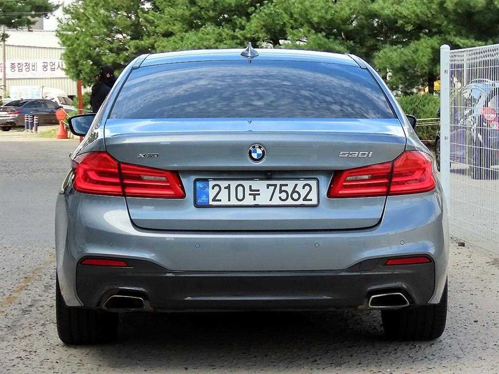 2019 BMW Serie 5 5 Series Ref 428417 Gasoline Gris - Miniatura 4