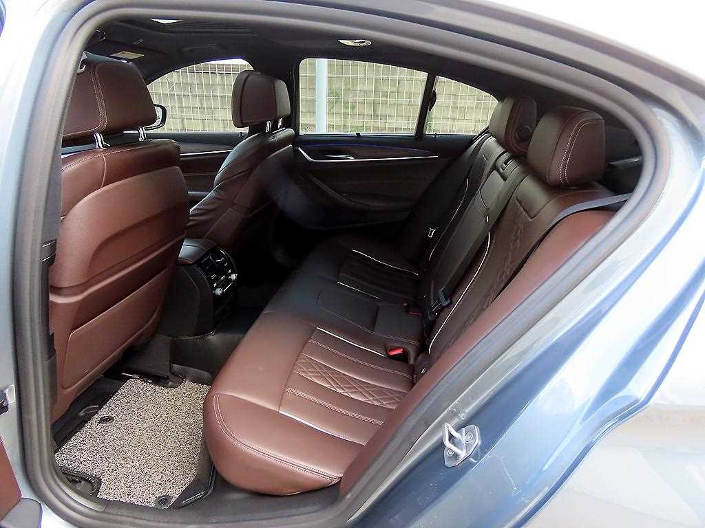 2019 BMW Serie 5 5 Series Ref 428417 Gasoline Gris - Miniatura 6
