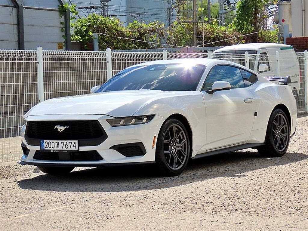 2024 Ford Mustang 7th Blanco - Miniatura 3