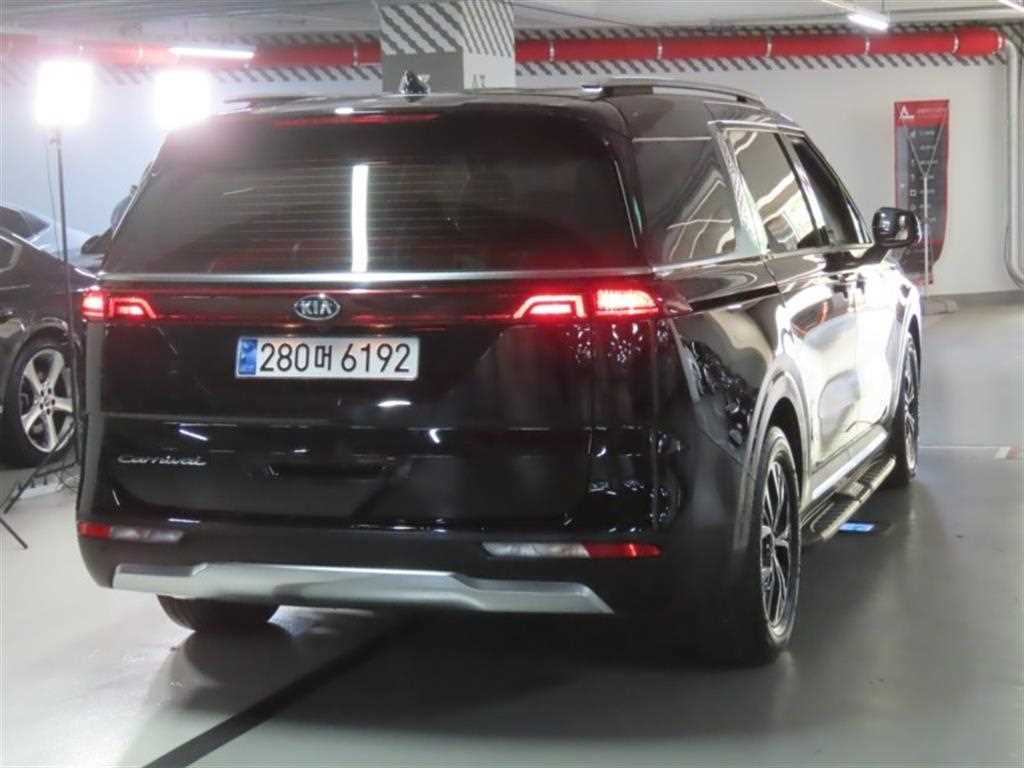 2021 Kia Carnival 4th Negro - Miniatura 3