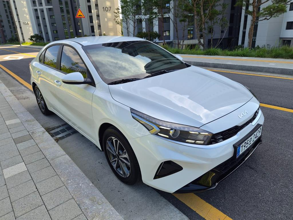 2024 Kia K3 2nd Blanco - Miniatura 2