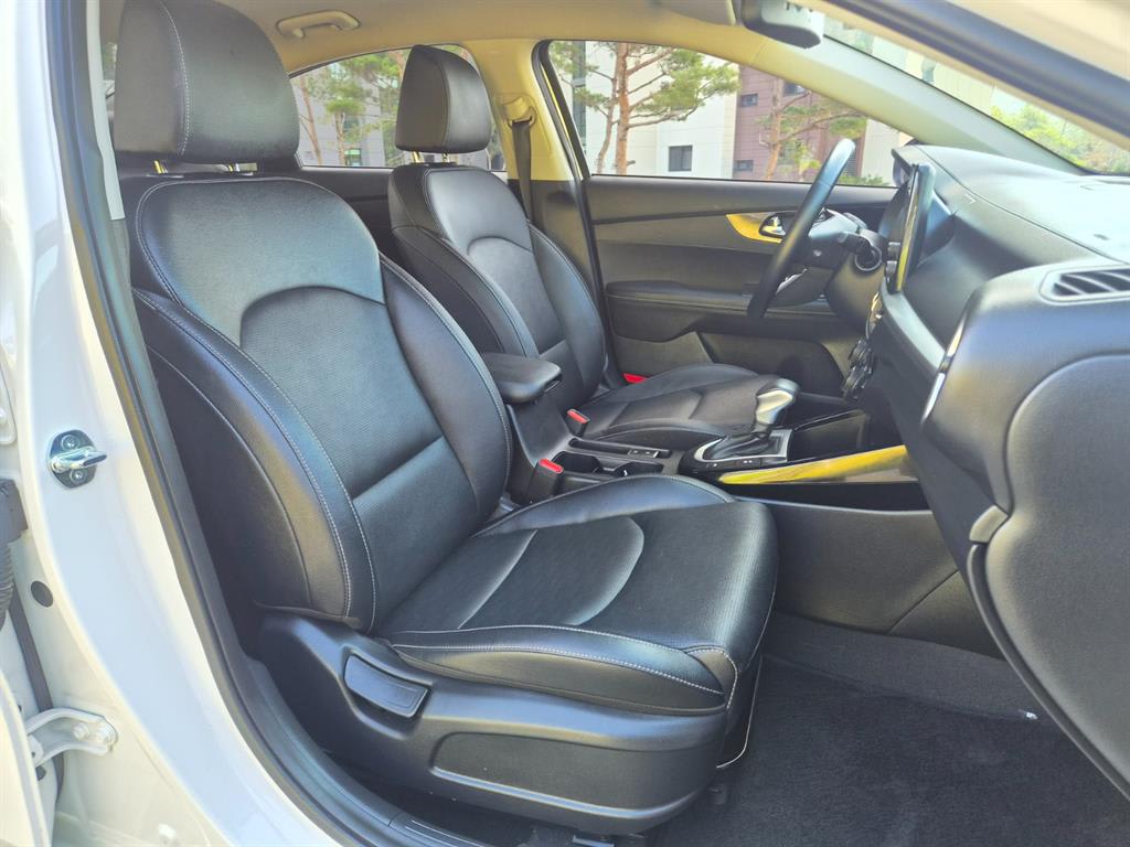2024 Kia K3 2nd Blanco - Miniatura 6