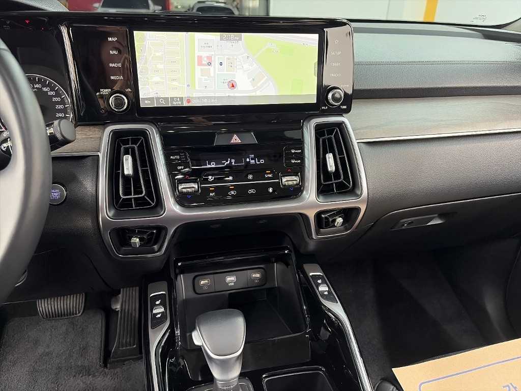 2023 Kia Sorento Generation Gris - Miniatura 10
