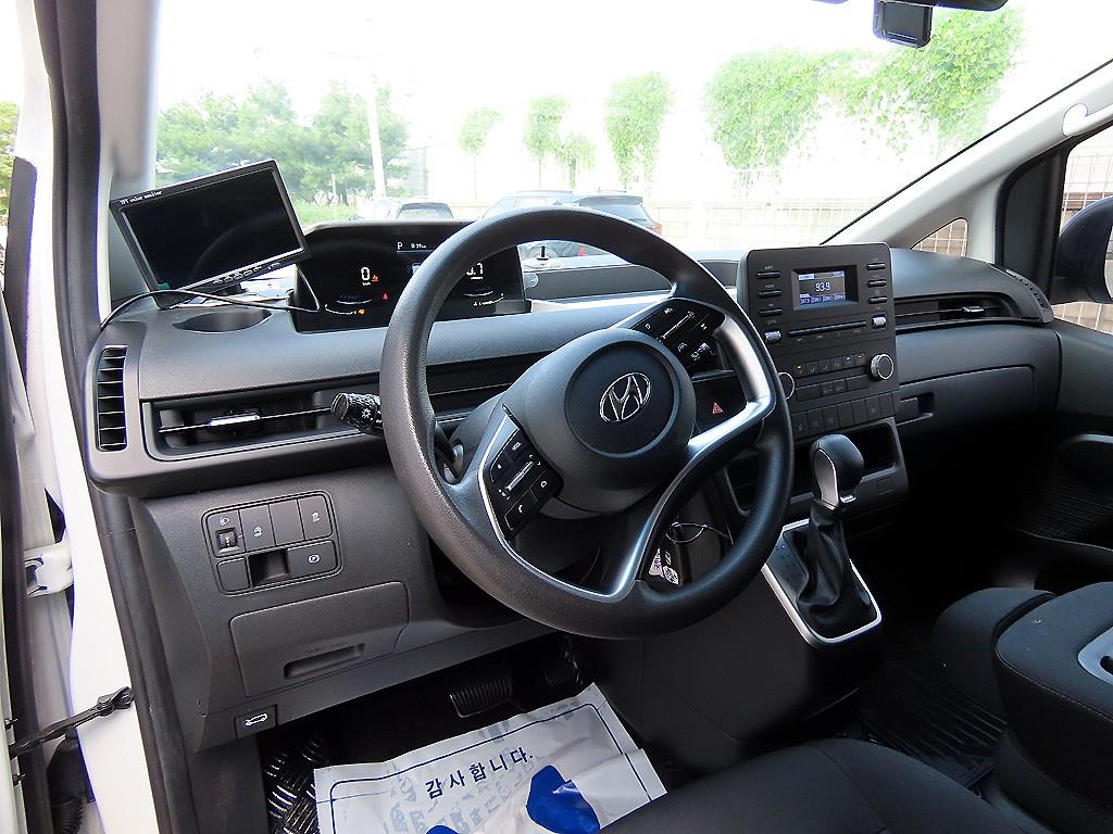 2023 Hyundai Staria 2WD Blanco - Miniatura 7