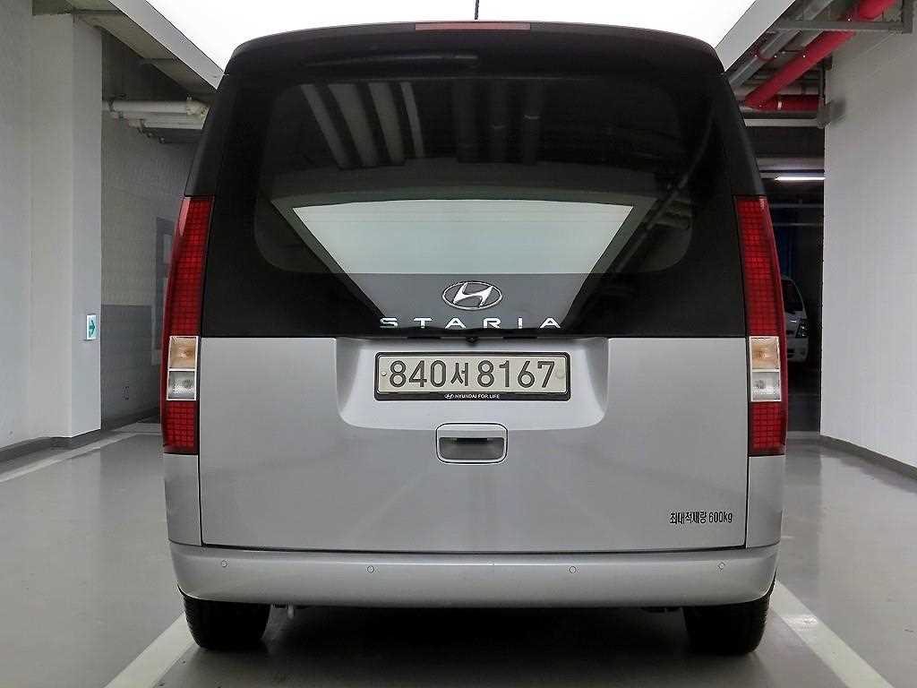 2023 Hyundai Staria 2WD Gris - Miniatura 3