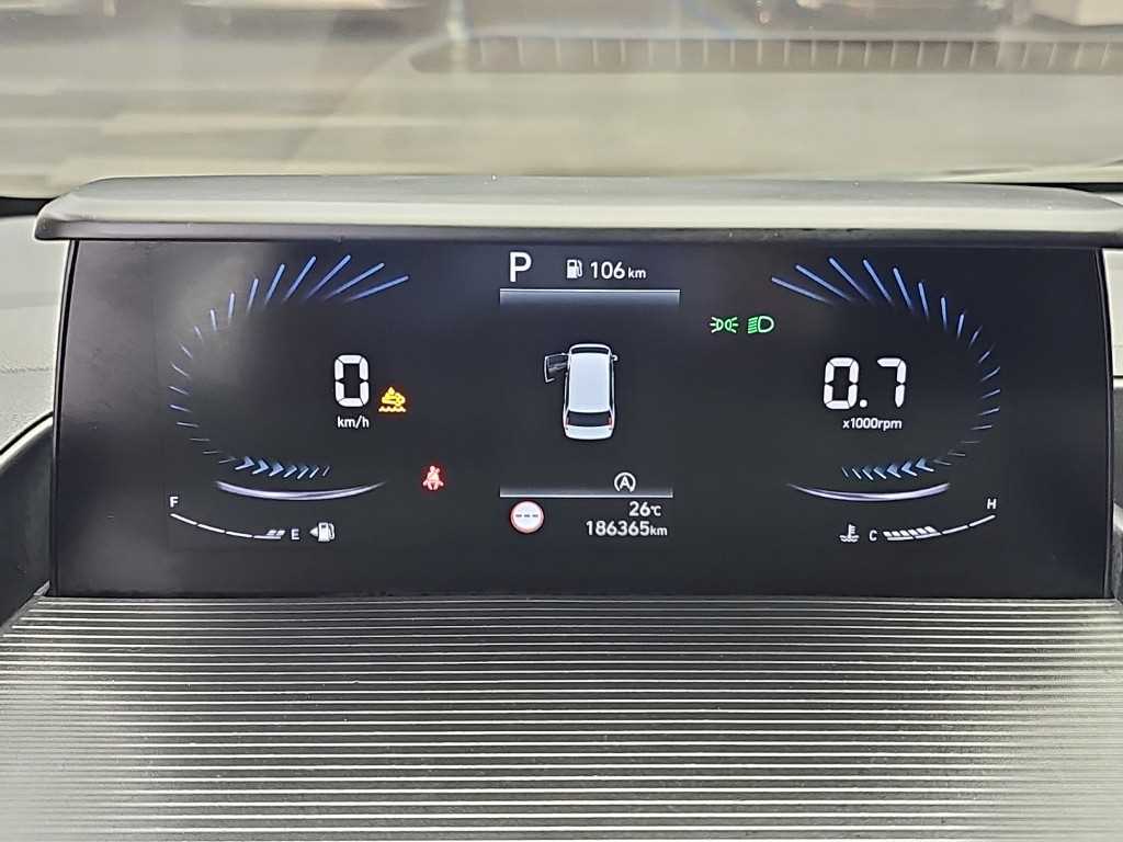 2022 Hyundai Staria 2WD Gris - Miniatura 6