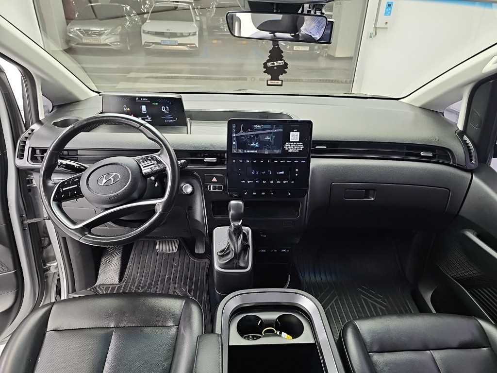 2022 Hyundai Staria 2WD Gris - Miniatura 7
