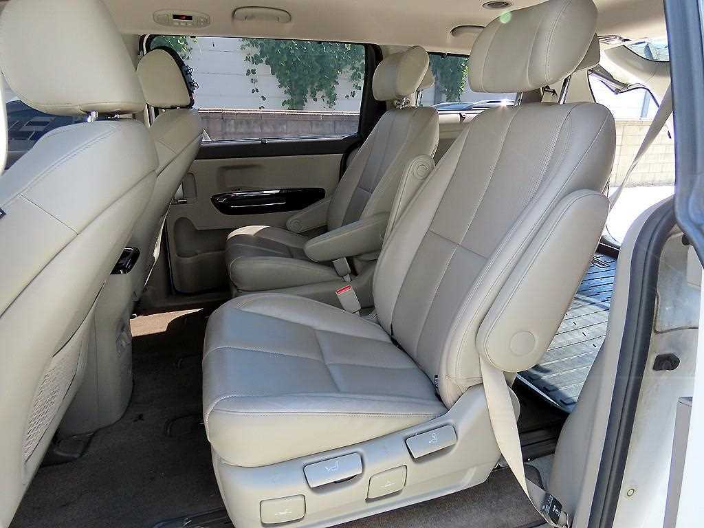 2016 Kia Carnival Gasoline Blanco - Miniatura 6
