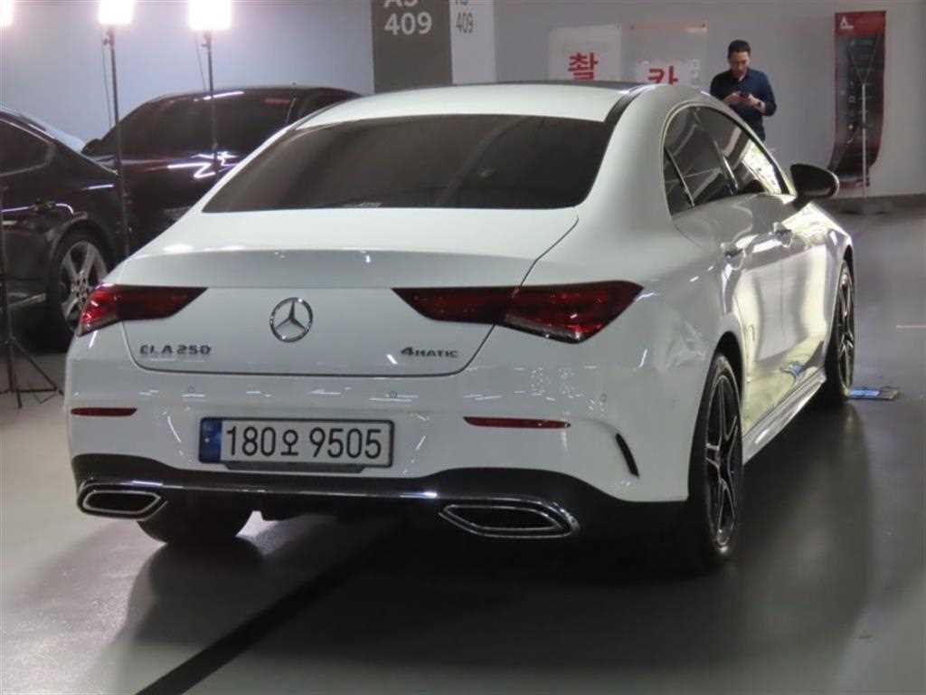 2023 Mercedes-Benz Cla Mercedes Benz Class Ref 428402 - Miniatura 3