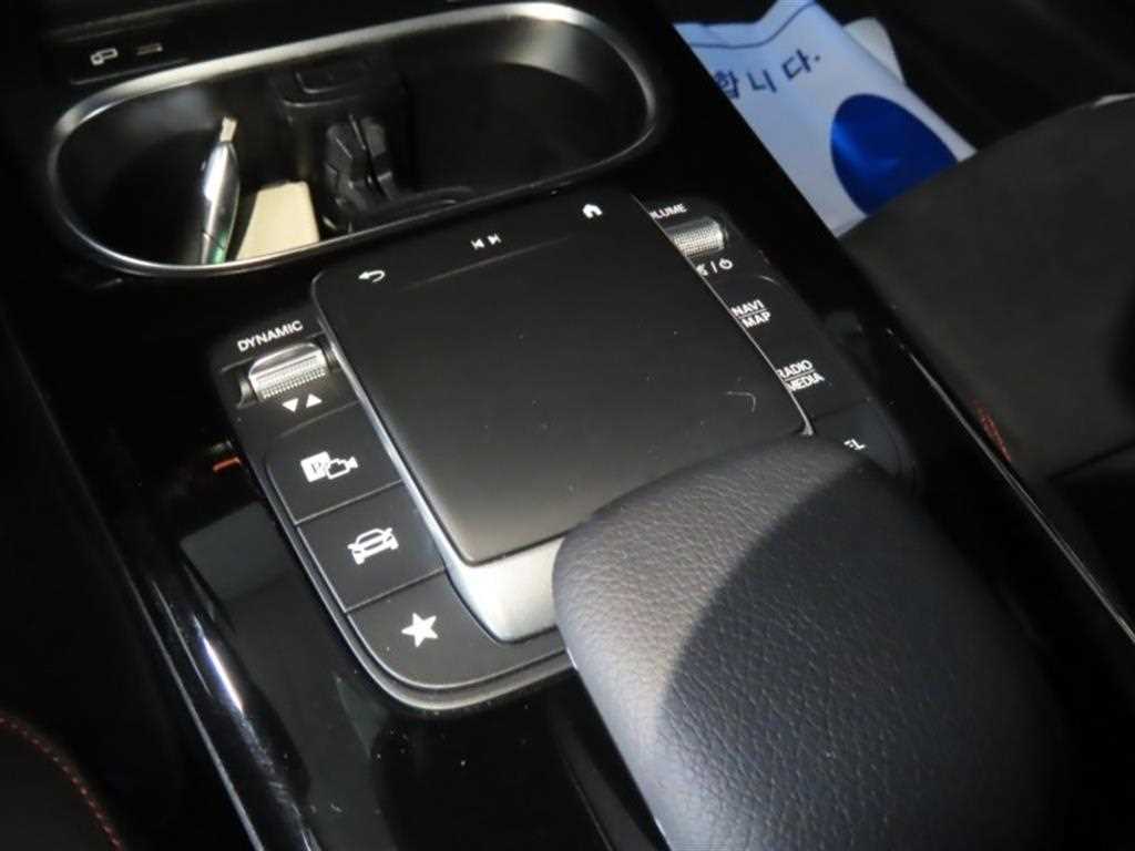 2023 Mercedes-Benz Cla Mercedes Benz Class Ref 428402 - Miniatura 7