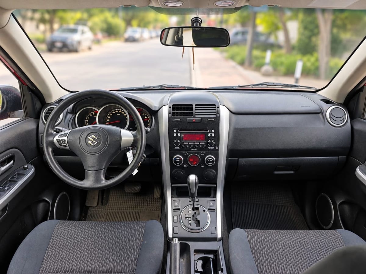 2014 Suzuki Grand Nomade AT Rojo - Miniatura 10