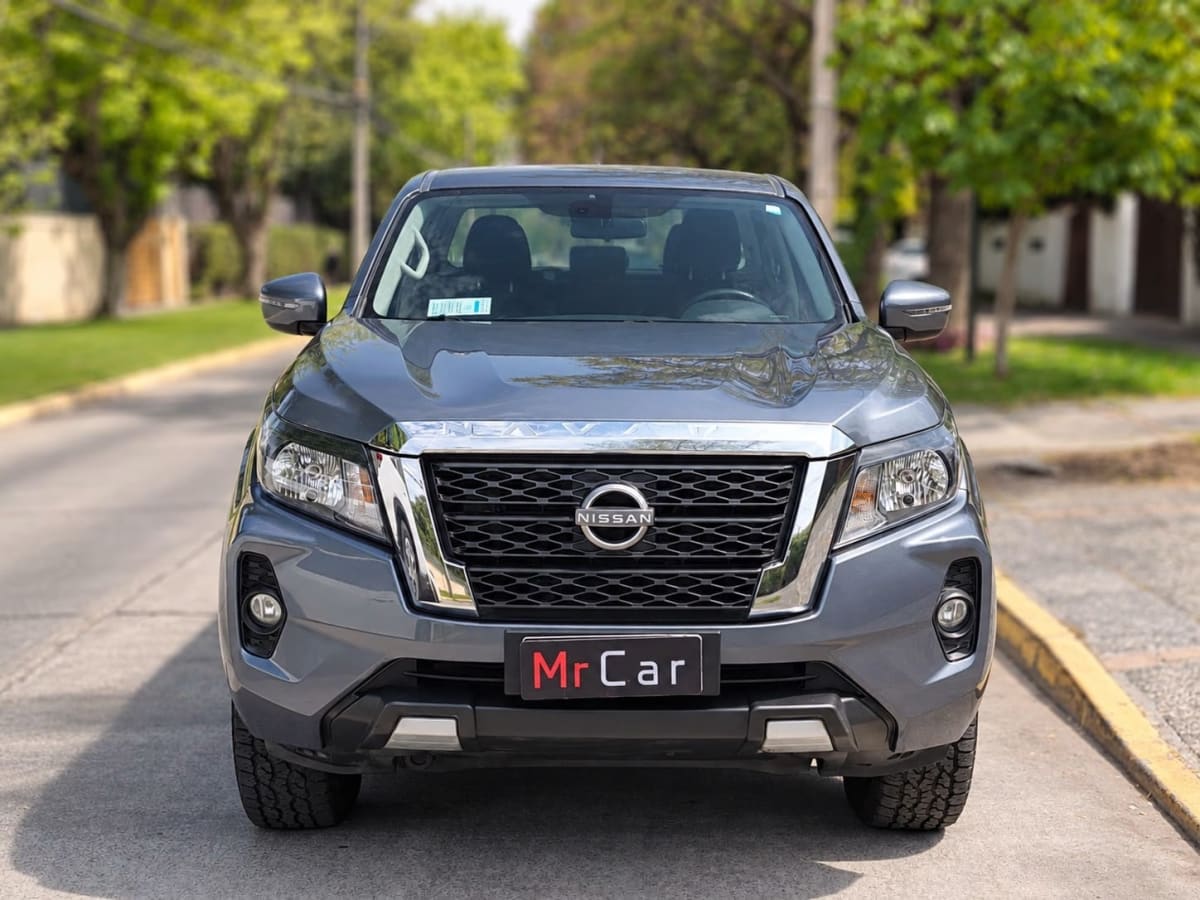 2024 Nissan Navara AT Gris - Imagen 1