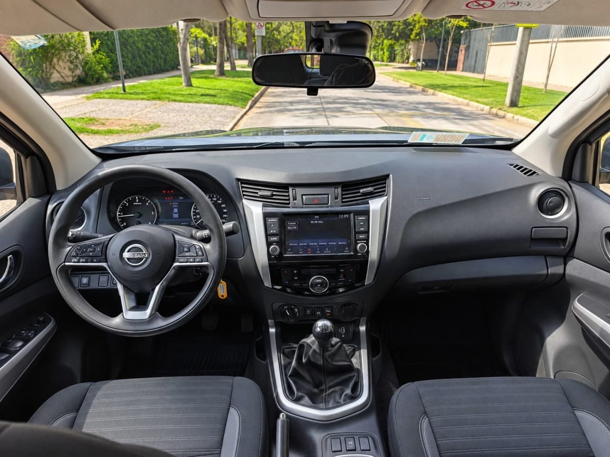 2024 Nissan Navara AT Gris - Miniatura 6