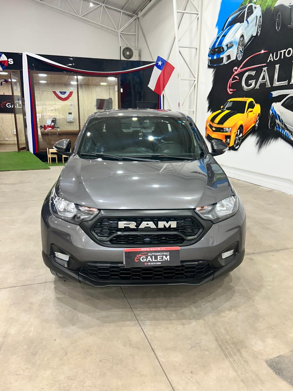 2024 RAM 700 Gris - Imagen 1