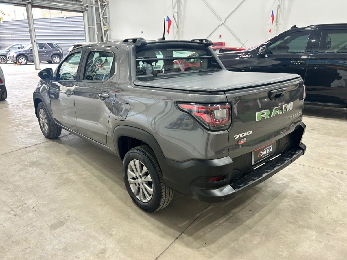 2024 RAM 700 Gris - Miniatura 5
