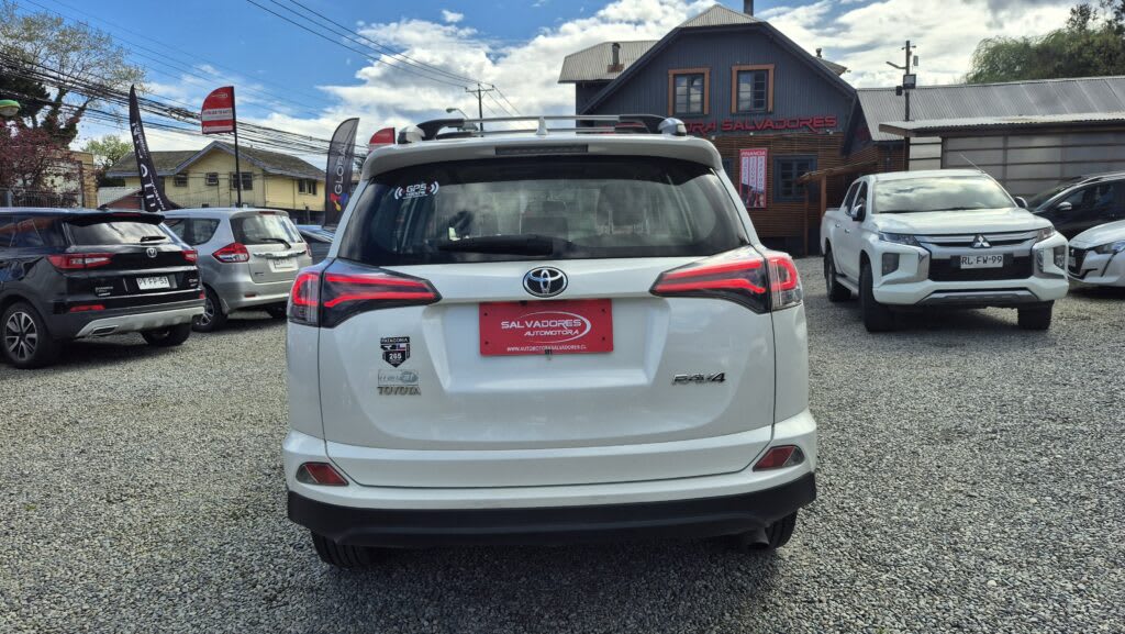 2018 TOYOTA RAV4 2.0 Blanco - Miniatura 4