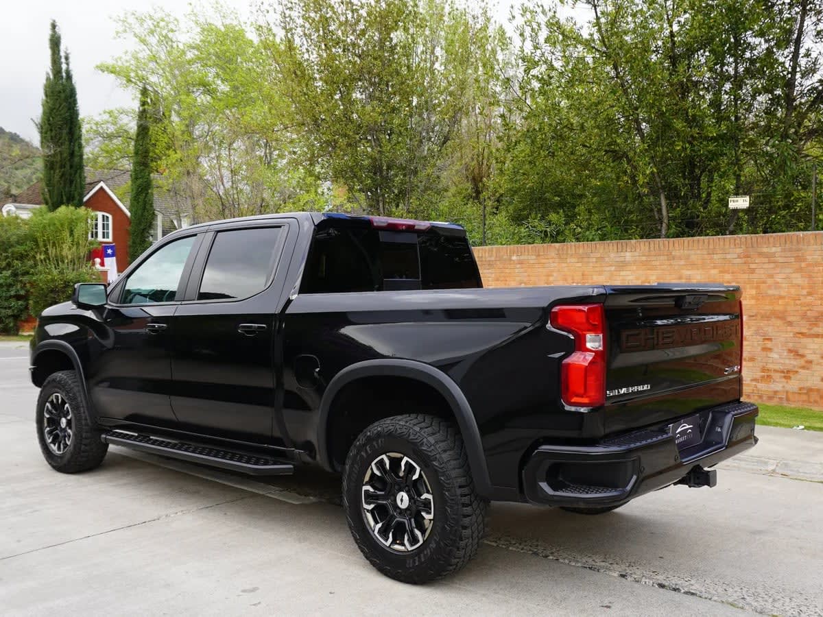 2024 Chevrolet Silverado 6.2 Negro - Miniatura 7