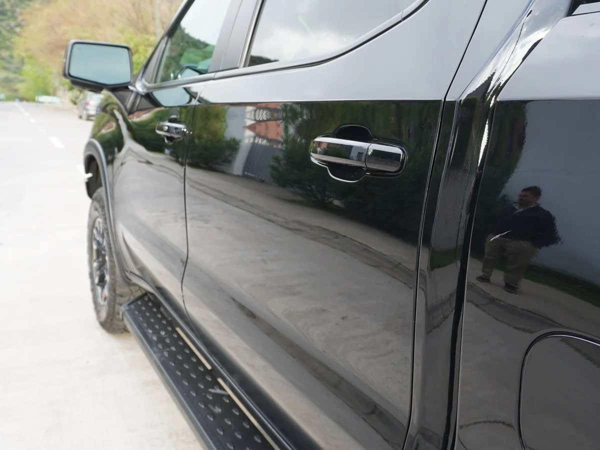 2024 Chevrolet Silverado 6.2 Negro - Miniatura 9