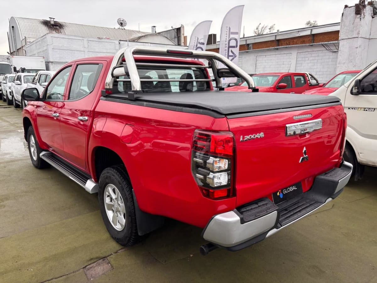2024 Mitsubishi L200 Rojo - Miniatura 6