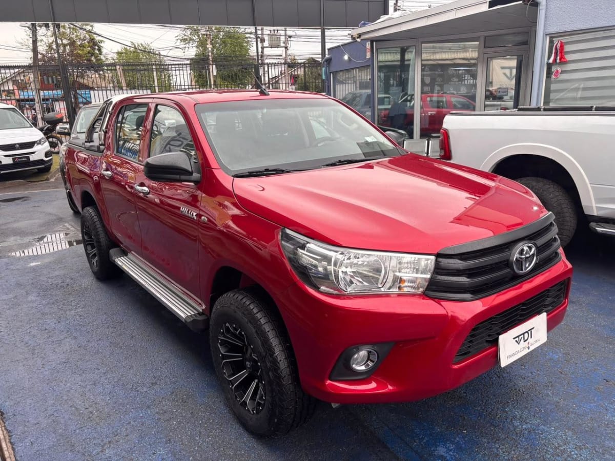 2024 Toyota HILUX 4X4 2.4 MT Rojo - Miniatura 3