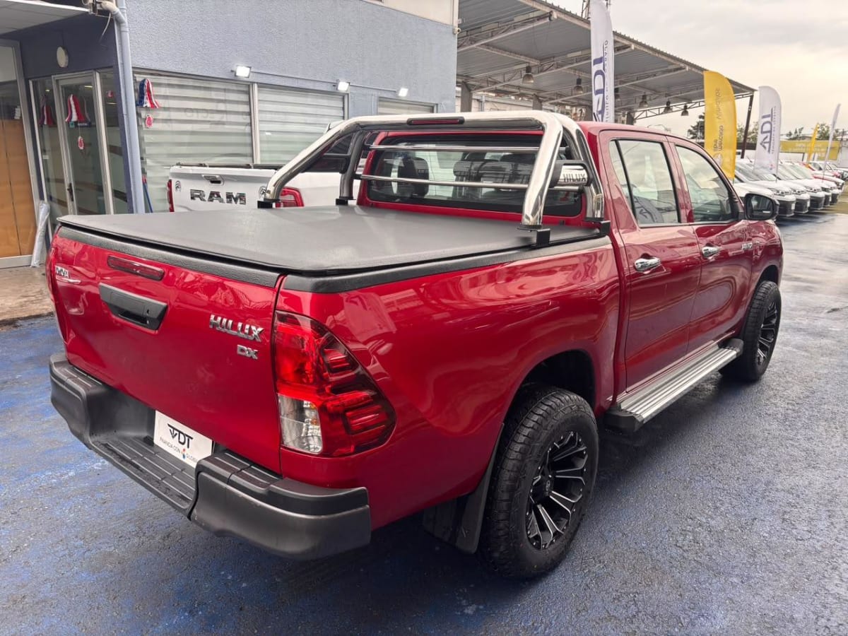 2024 Toyota HILUX 4X4 2.4 MT Rojo - Miniatura 8