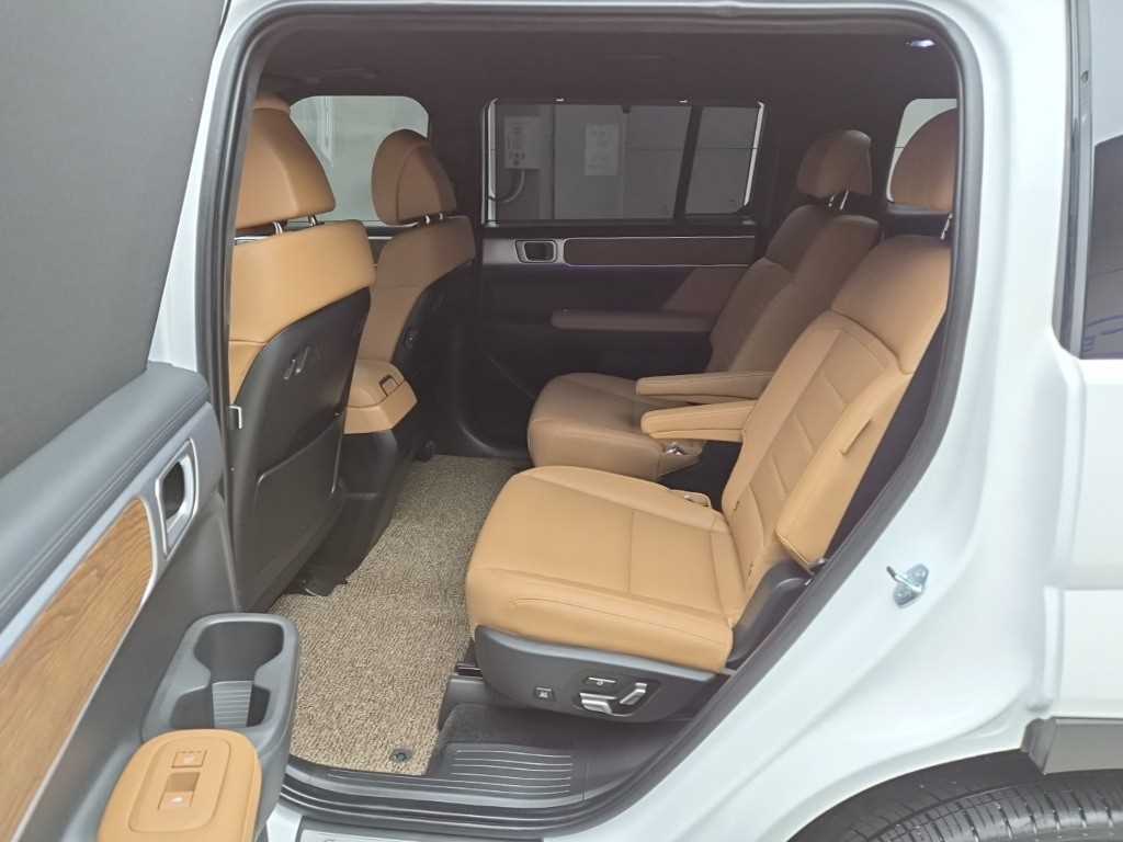 2025 Hyundai Santa Fe Hybrid - Miniatura 6
