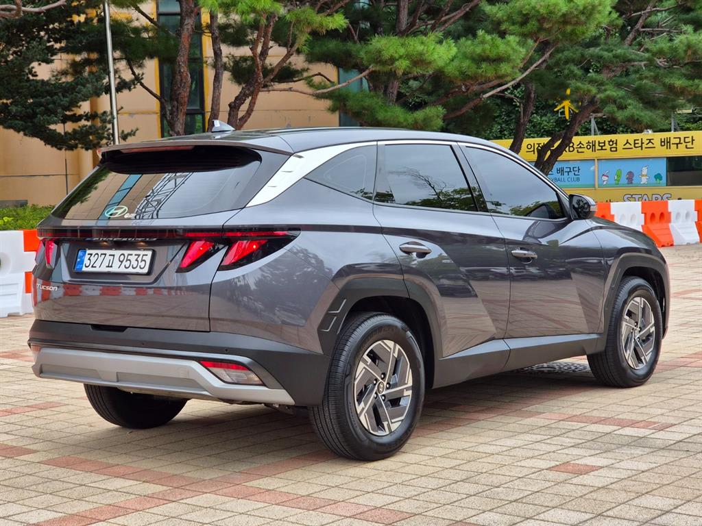 2025 Hyundai Tucson Hybrid Gris - Miniatura 2