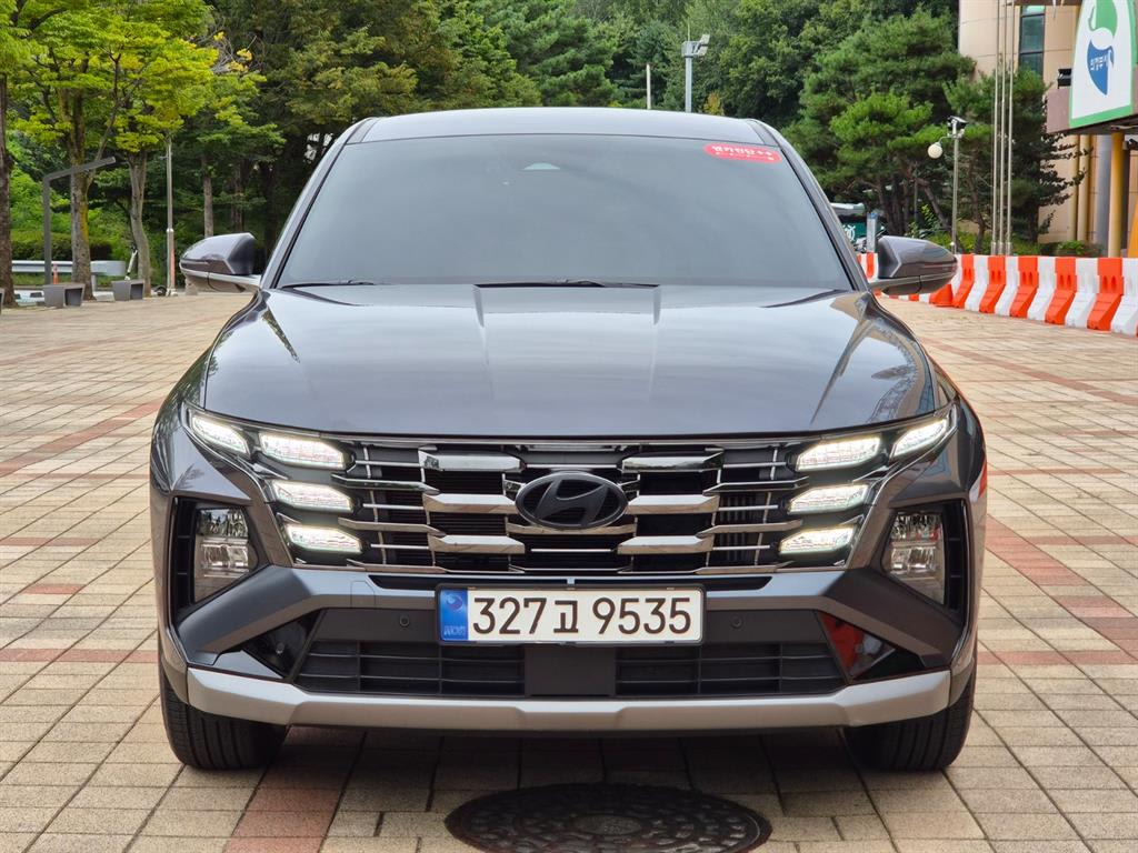 2025 Hyundai Tucson Hybrid Gris - Miniatura 3