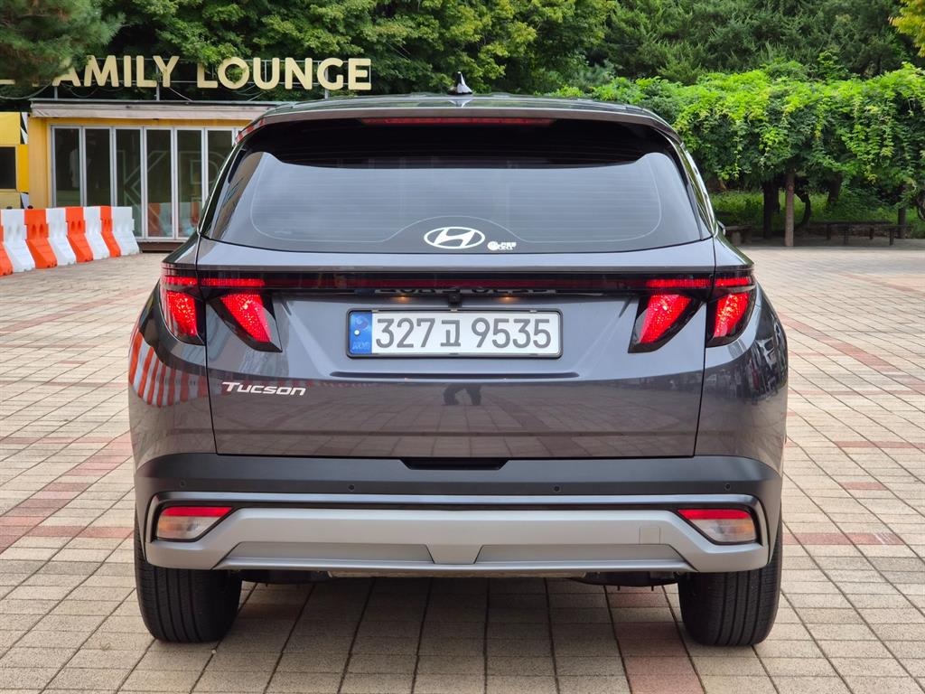 2025 Hyundai Tucson Hybrid Gris - Miniatura 4