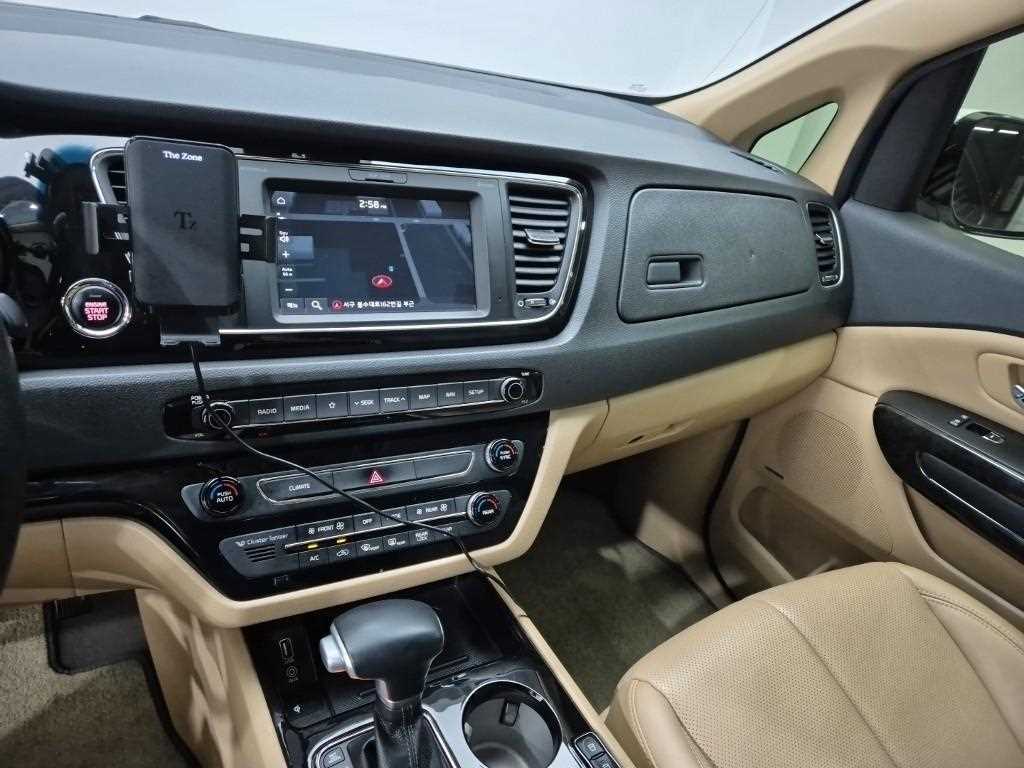 2019 Kia Carnival Diesel Blanco - Miniatura 10