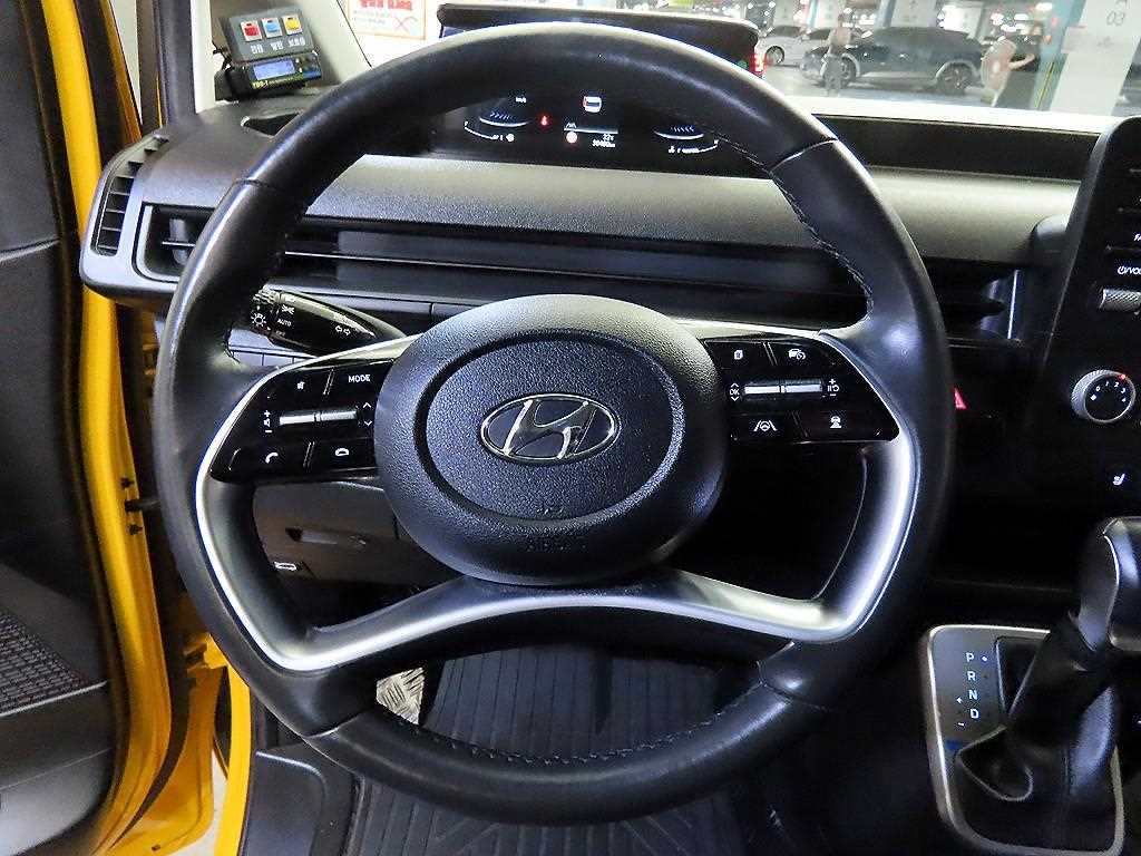 2022 Hyundai Staria Ref 428556 Diesel Amarillo - Miniatura 8