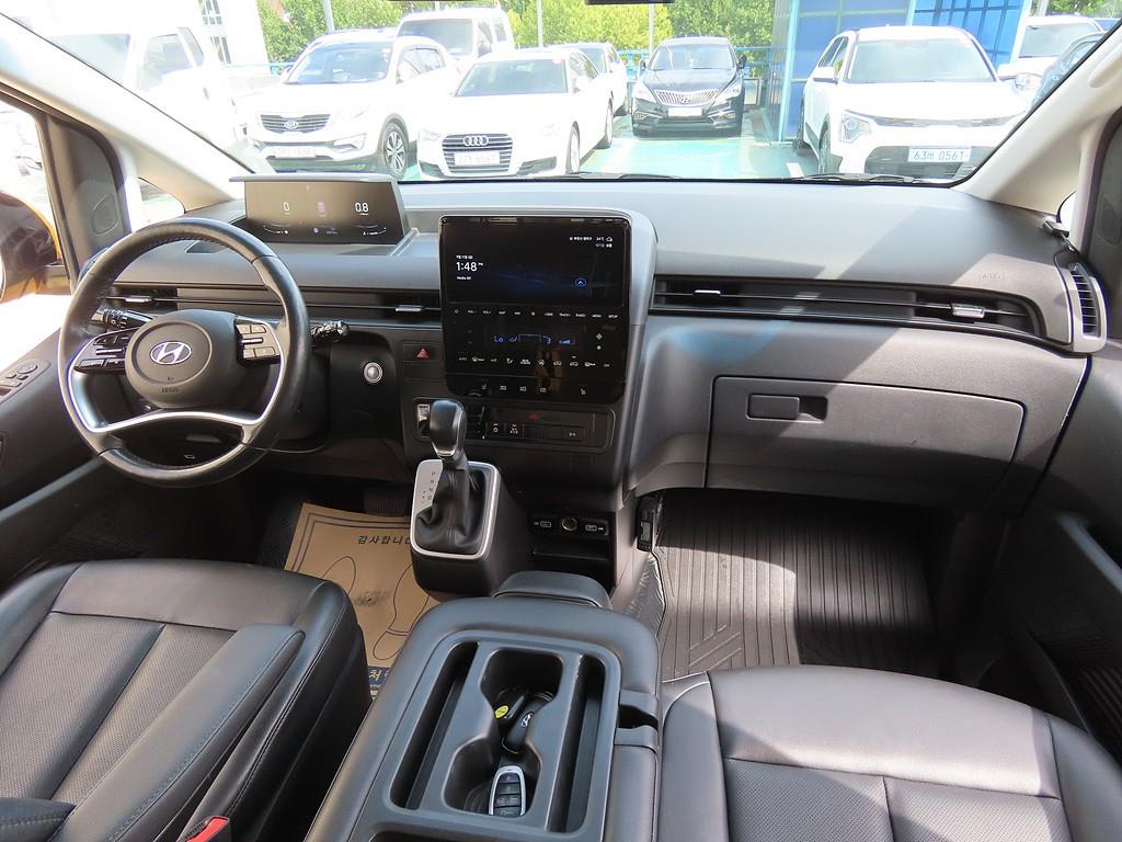 2023 Hyundai Staria Kinder Amarillo - Miniatura 5