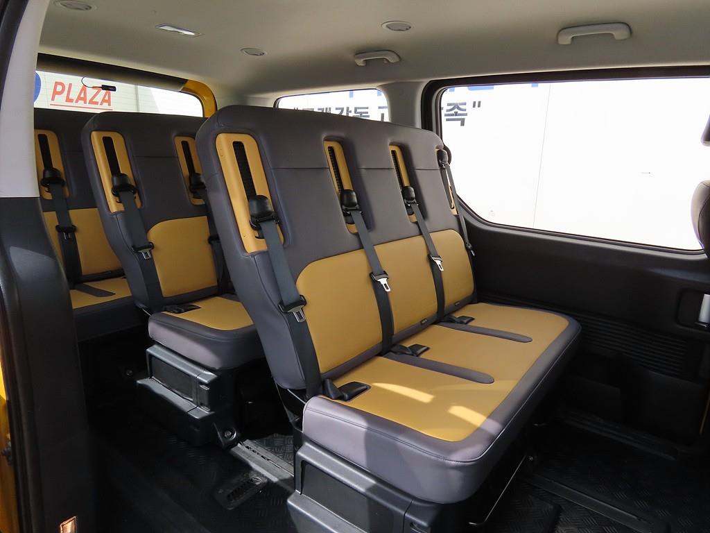 2023 Hyundai Staria Kinder Amarillo - Miniatura 6
