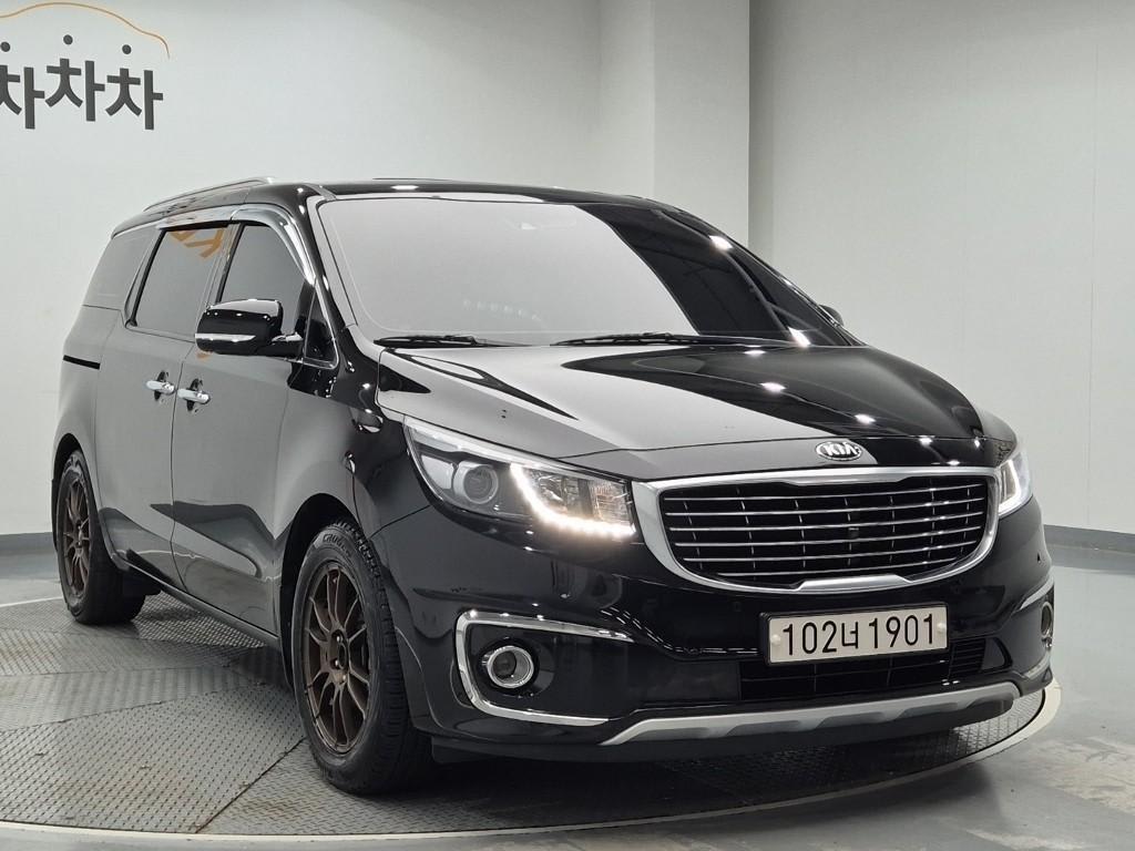 2018 Kia Carnival Diesel Negro - Miniatura 4