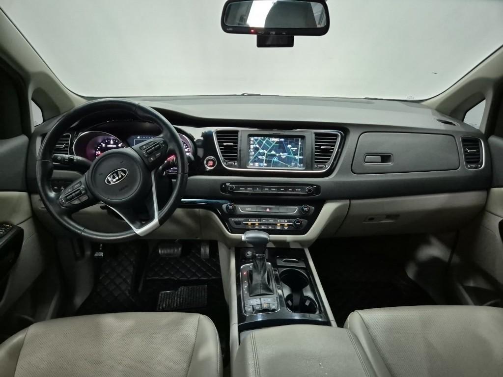 2018 Kia Carnival Diesel Negro - Miniatura 7
