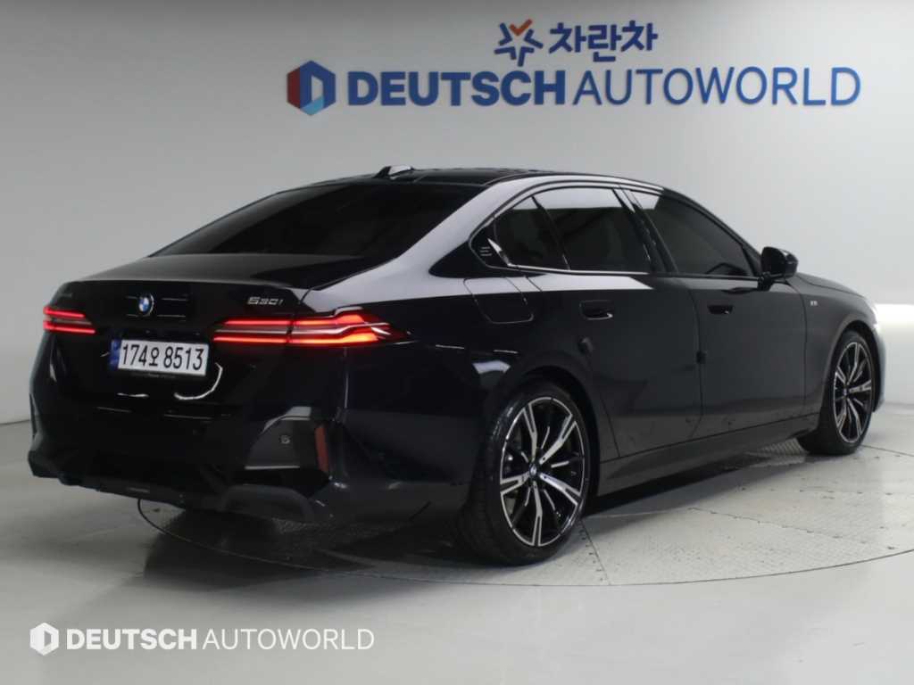 2025 BMW Serie 5 5 Series Ref 428627 Gasoline Negro - Miniatura 3