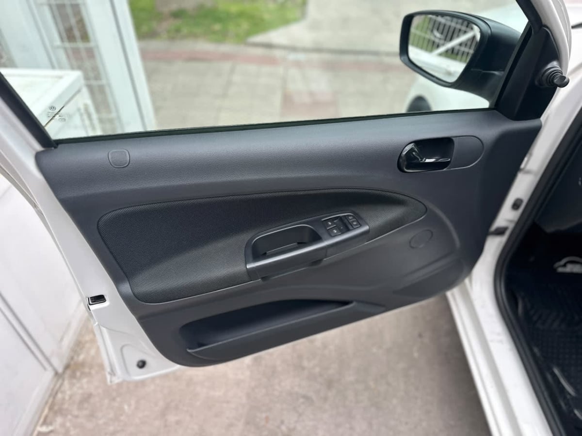 2022 Volkswagen Gol Trendline Blanco - Miniatura 7