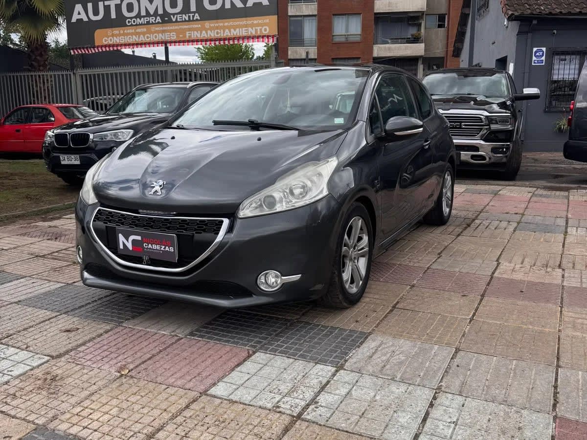2013 Peugeot 208 ALLURE Gris - Miniatura 2