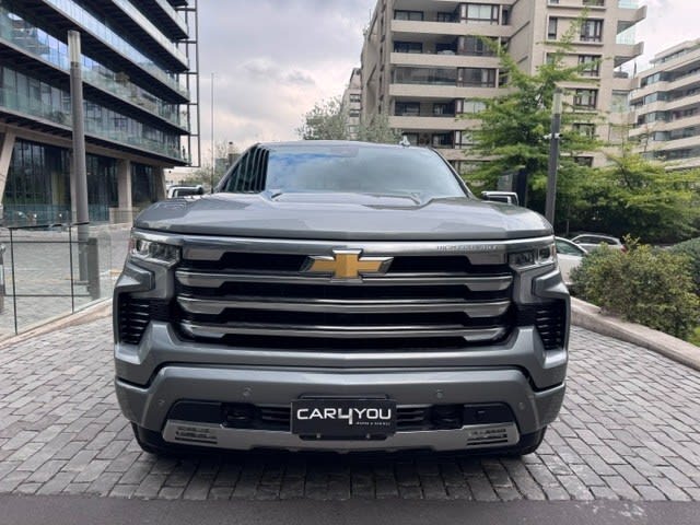 2026 Chevrolet SILVERADO HIGHCOUNTRY Plata - Miniatura 2