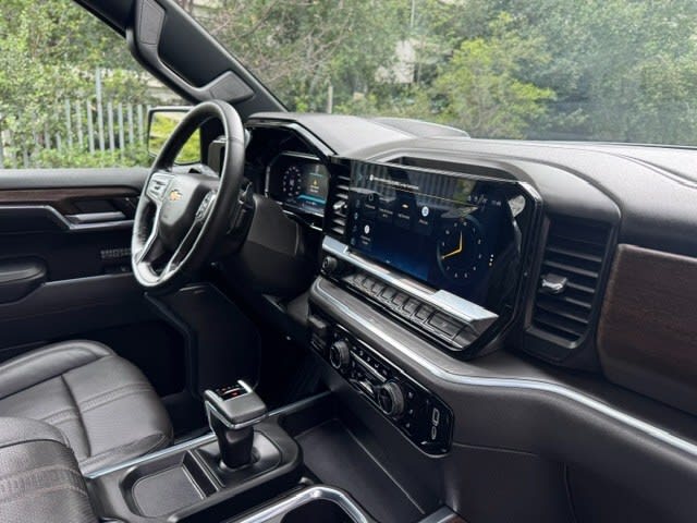 2026 Chevrolet SILVERADO HIGHCOUNTRY Plata - Miniatura 9