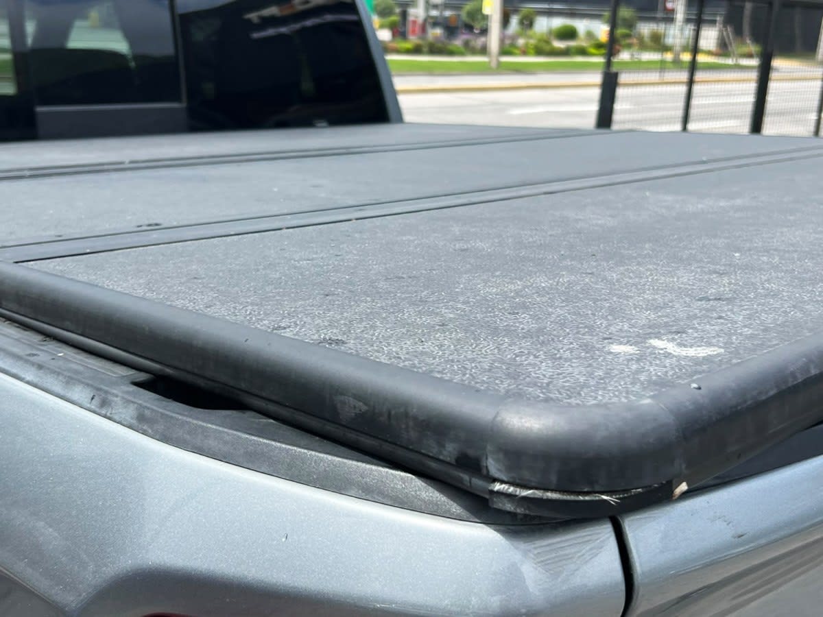2024 Chevrolet SILVERADO HIGH Gris - Miniatura 6