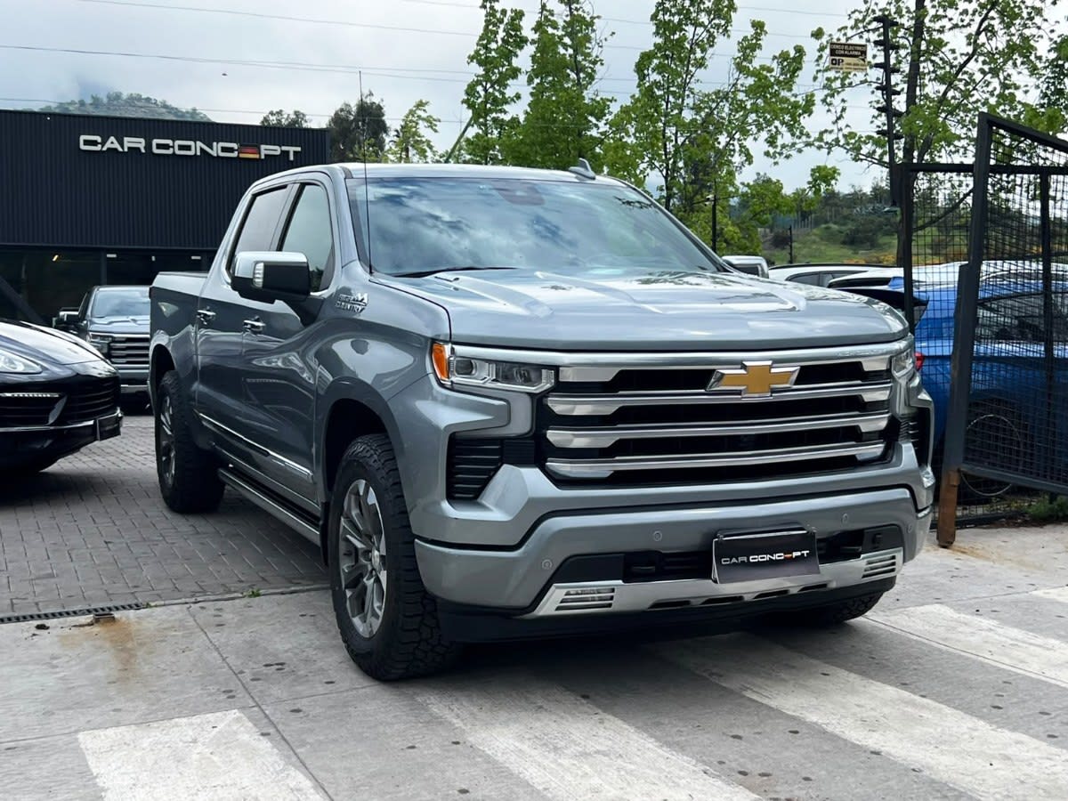 2024 Chevrolet SILVERADO HIGH Gris - Miniatura 3