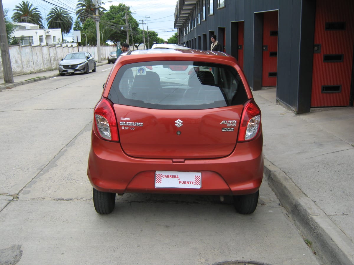 2018 Suzuki Alto Rojo - Miniatura 9