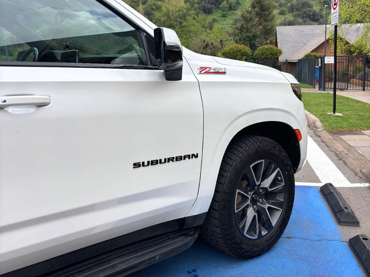 2021 Chevrolet SUBURBAN Z71 Blanco - Miniatura 4